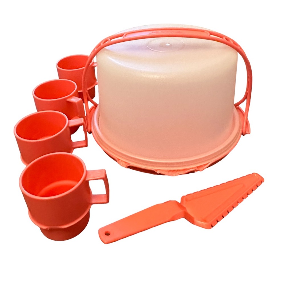 Vintage Tupperware | Children’s Cake Carrier Set